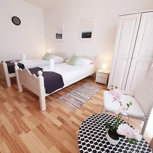 Hotel Roko, Kastela